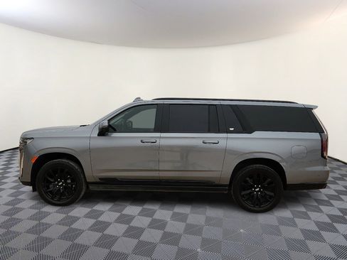 Used 2022 Cadillac Escalade ESV Sport Platinum AWD/4WD image 2