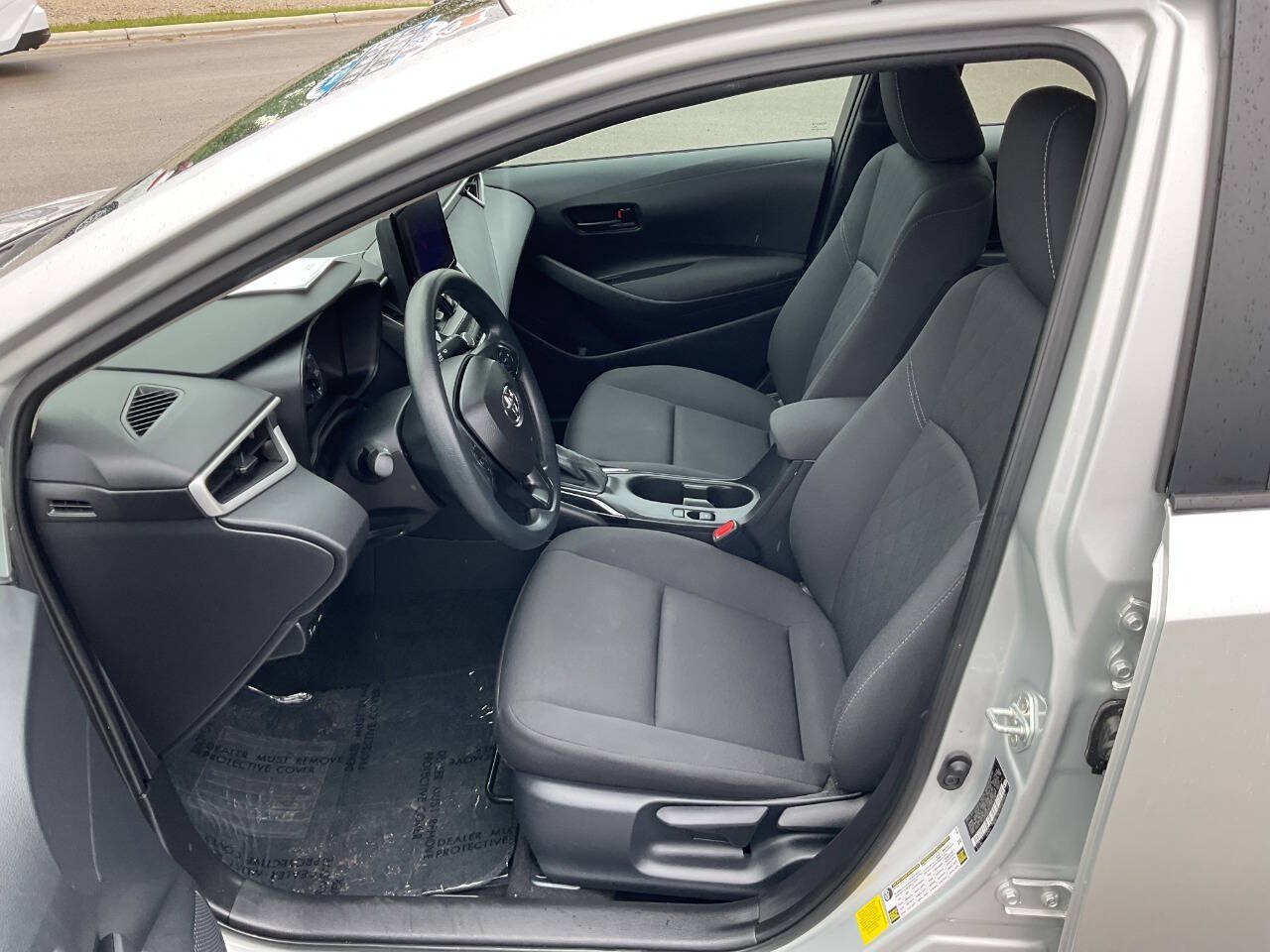 Used 2025 Toyota Corolla LE FWD image 13