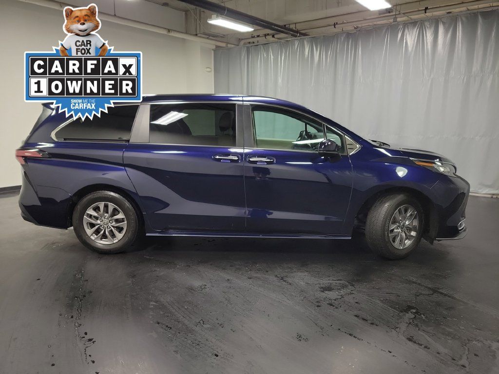 Used 2022 Toyota Sienna XLE FWD image 9