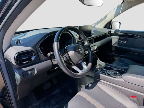 Used 2025 Honda Pilot EX-L image 9