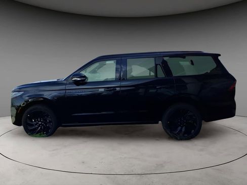 New 2025 Lincoln Navigator Reserve w/ Jet Appearance Package AWD/4WD image 2
