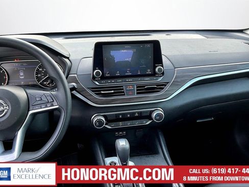 Used 2025 Nissan Altima 2.5 SV FWD image 9