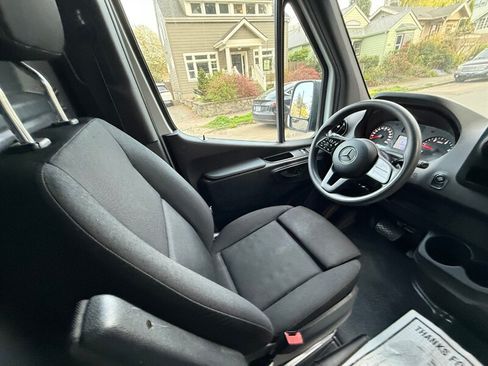 Used 2021 Mercedes-Benz Sprinter 2500 image 20
