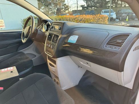 Used 2013 RAM C/V Tradesman image 19