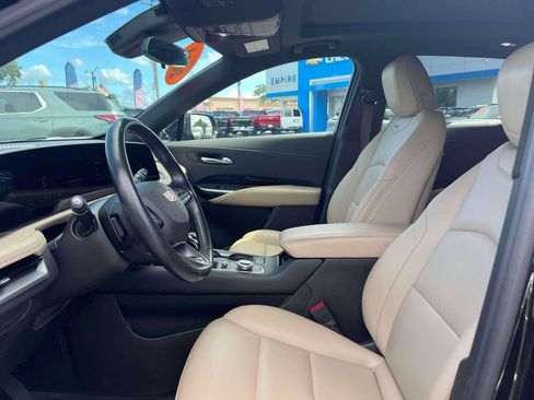 Used 2024 Cadillac XT4 Luxury w/ Cold Weather Package AWD/4WD image 17
