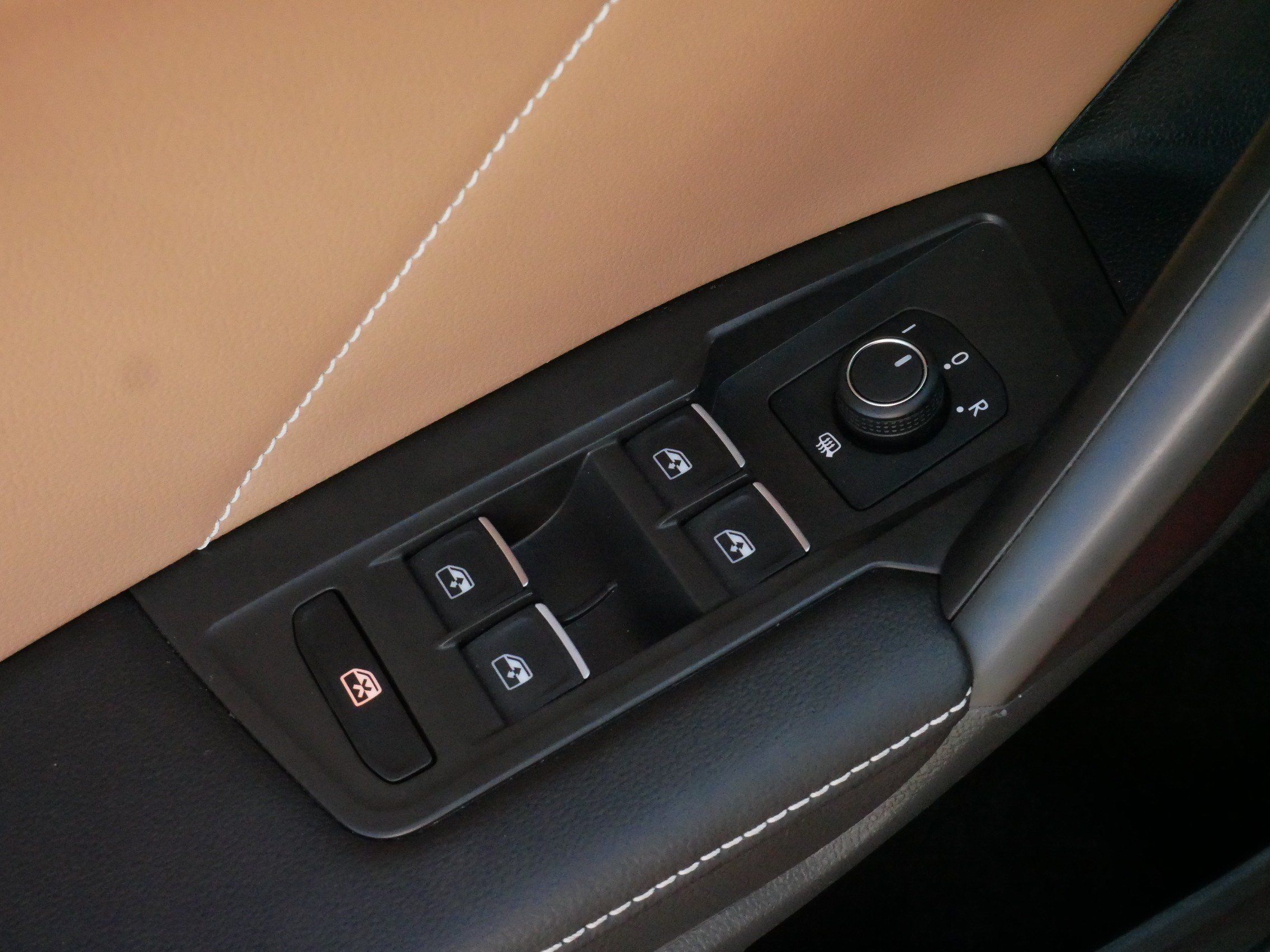 Certified 2024 Volkswagen Tiguan SE R-Line AWD/4WD image 19