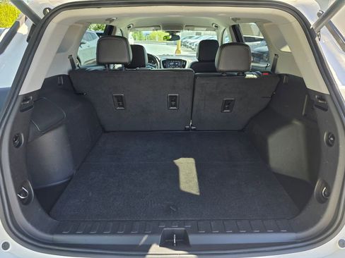 Used 2024 GMC Terrain SLT AWD/4WD image 14