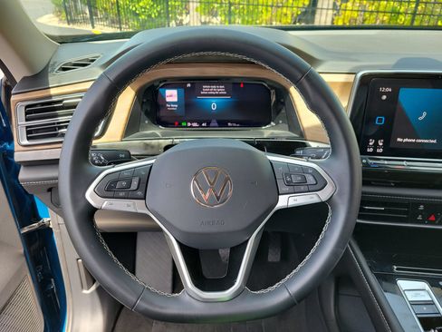 Used 2026 Volkswagen Atlas SE FWD image 32
