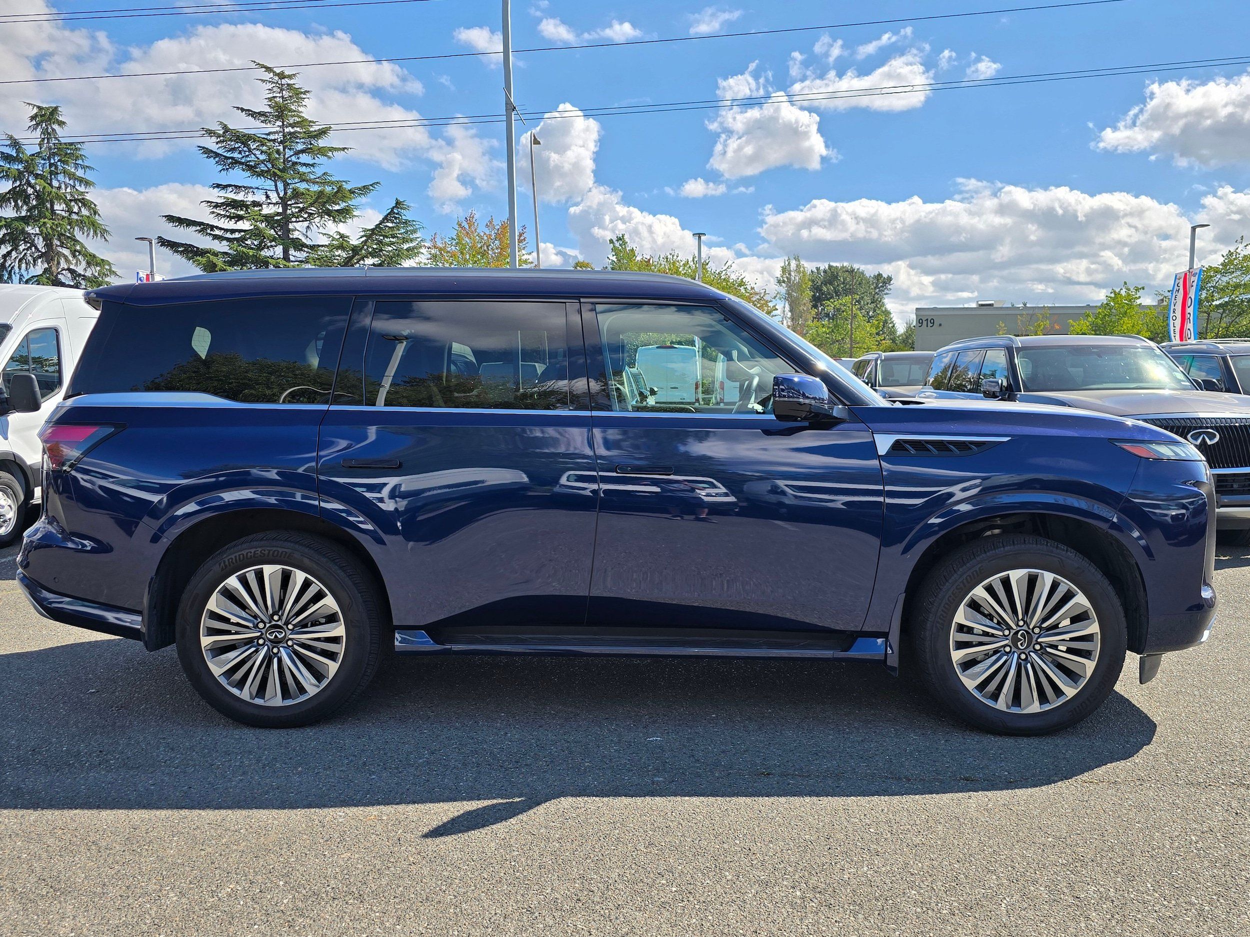Used 2025 INFINITI QX80 Sensory AWD/4WD image 7