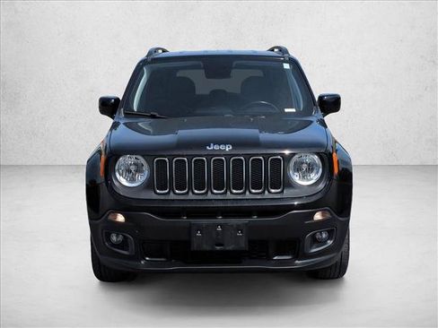 Used 2018 Jeep Renegade Latitude w/ Cold Weather Group AWD/4WD image 3