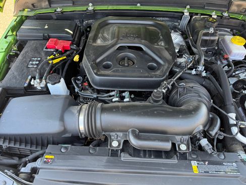 Used 2025 Jeep Wrangler Sport AWD/4WD image 29