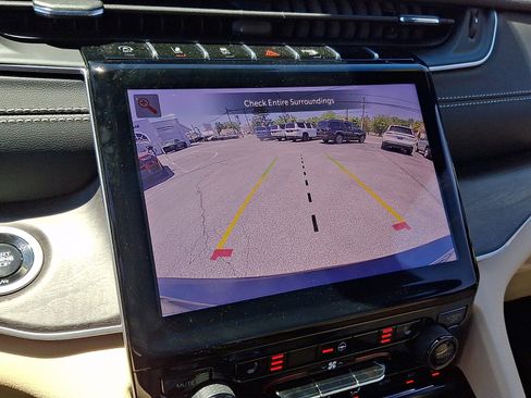 Used 2025 Jeep Grand Cherokee L Limited AWD/4WD image 21