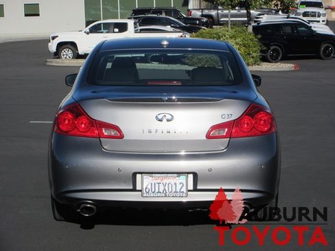 Used 2011 INFINITI G37 Journey w/ Premium Pkg image 6