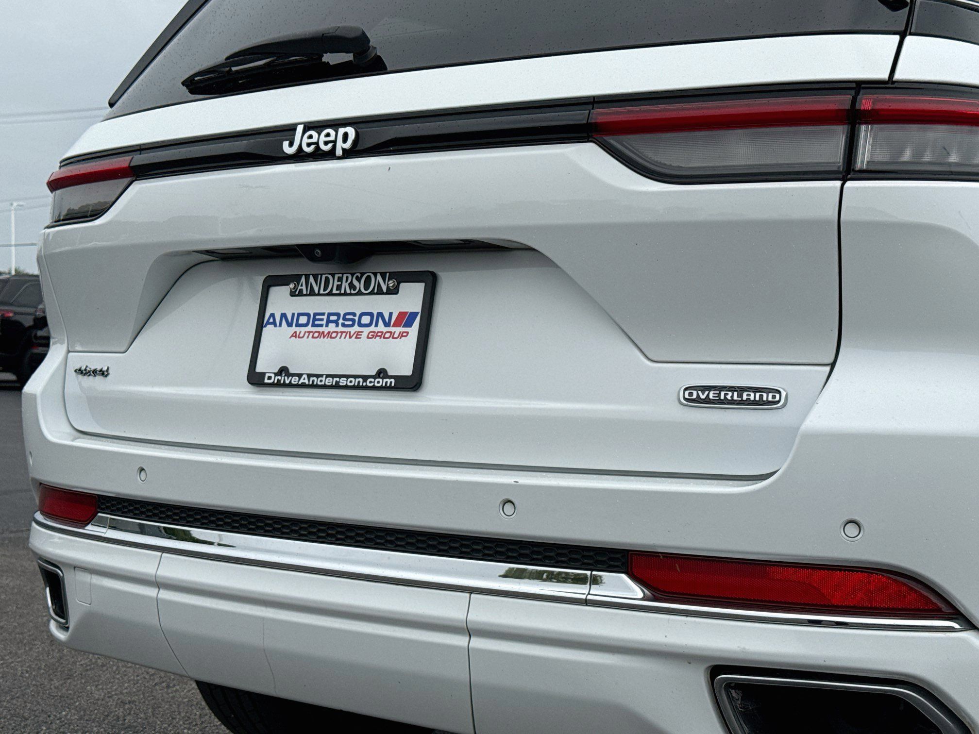 Used 2023 Jeep Grand Cherokee Overland AWD/4WD image 6