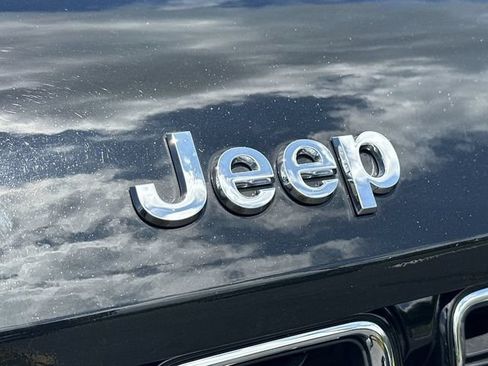 Used 2023 Jeep Grand Cherokee L Limited AWD/4WD image 30