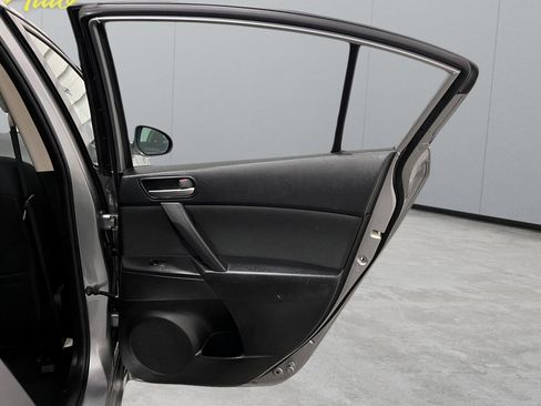 Used 2013 MAZDA MAZDA3 i SV image 22