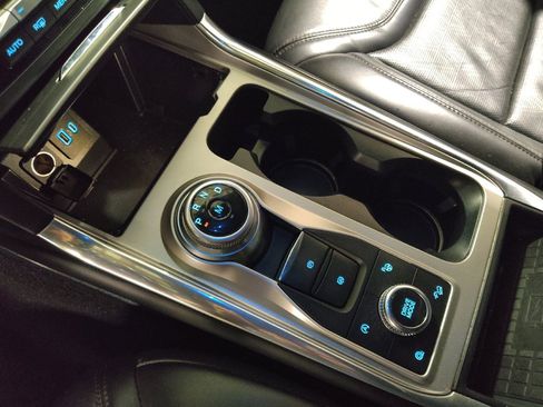 Used 2020 Ford Explorer Platinum w/ Premium Technology Package image 26