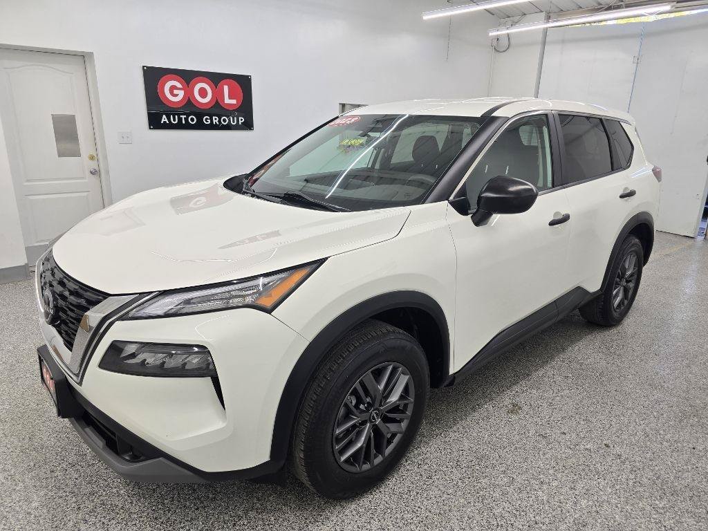 Used 2023 Nissan Rogue S FWD image 3