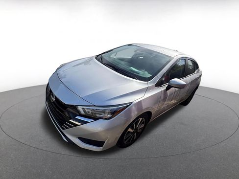 Used 2025 Nissan Versa SV image 3