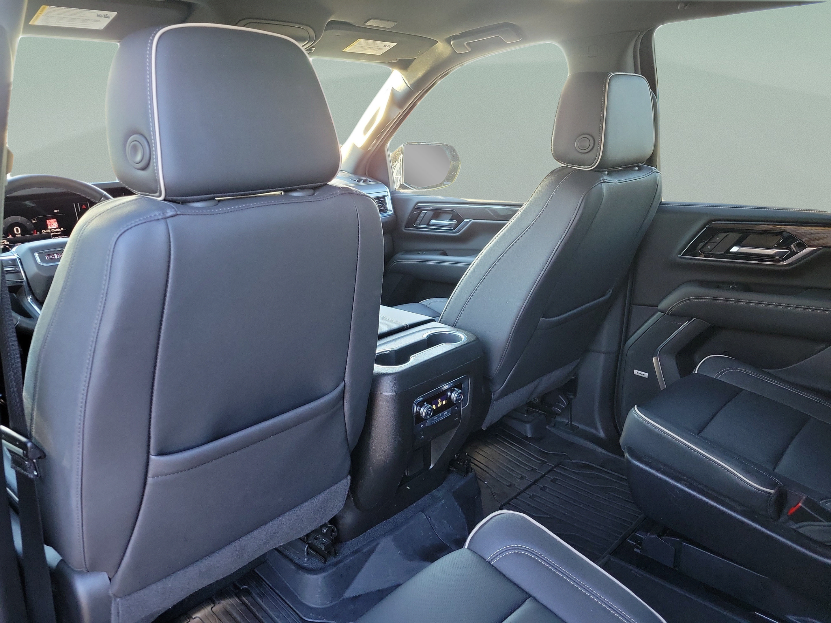 Used 2025 GMC Yukon Elevation AWD/4WD image 11