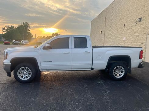 Used 2019 GMC Sierra 1500 SLE w/ SLE Value Package AWD/4WD image 2