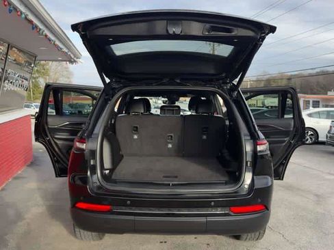 Used 2023 Jeep Grand Cherokee Altitude image 31