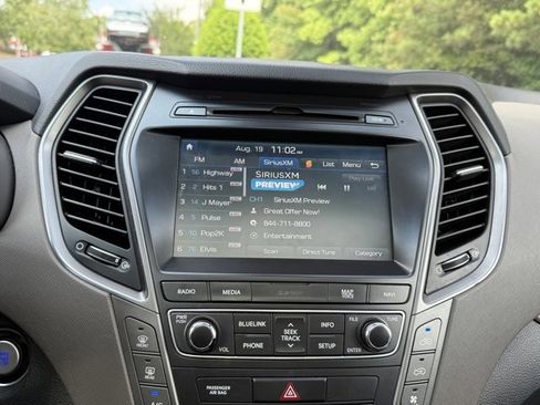 Used 2018 Hyundai Santa Fe Limited image 17