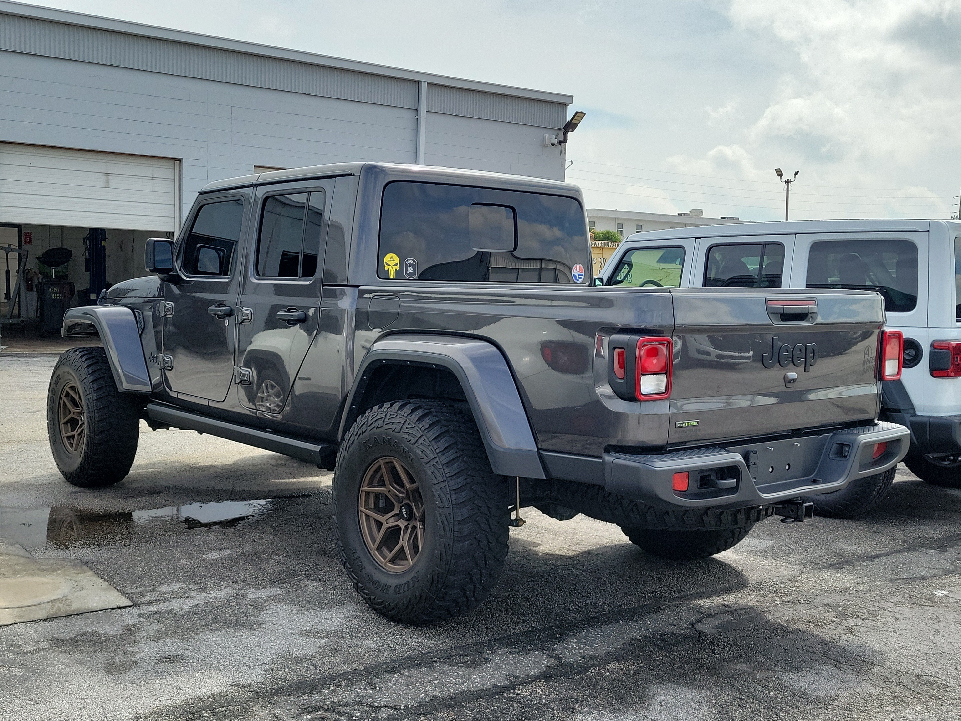 Used 2023 Jeep Gladiator Sport AWD/4WD image 4