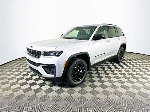 New 2026 Jeep Grand Cherokee Altitude AWD/4WD image 5