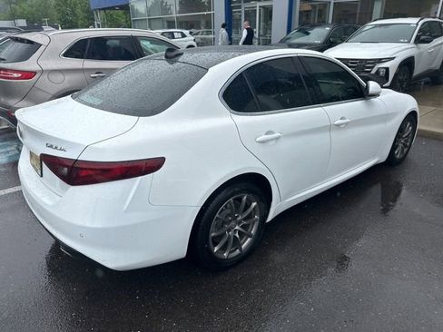 Used 2018 Alfa Romeo Giulia AWD image 13