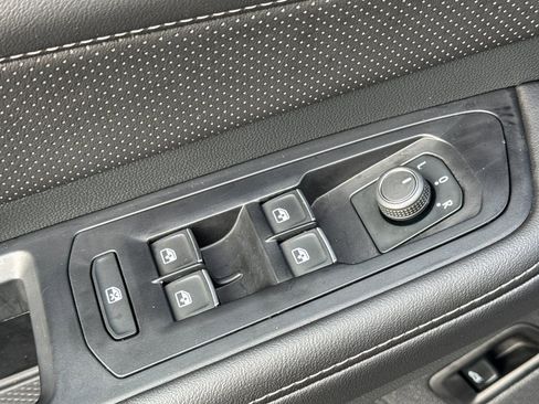 Used 2025 Volkswagen Atlas SE image 11