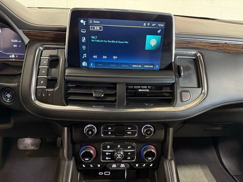 Used 2023 Chevrolet Suburban Premier image 17