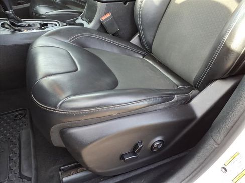 Used 2020 Jeep Cherokee Latitude Plus image 14