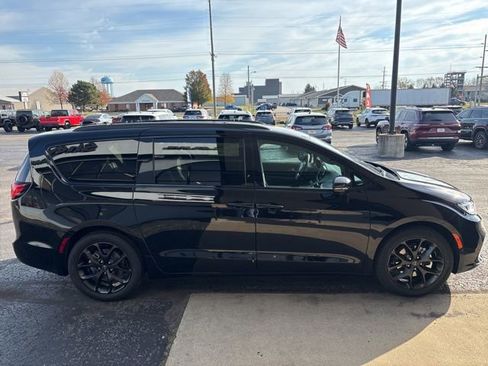 New 2026 Chrysler Pacifica Select w/ S Appearance Package FWD image 9