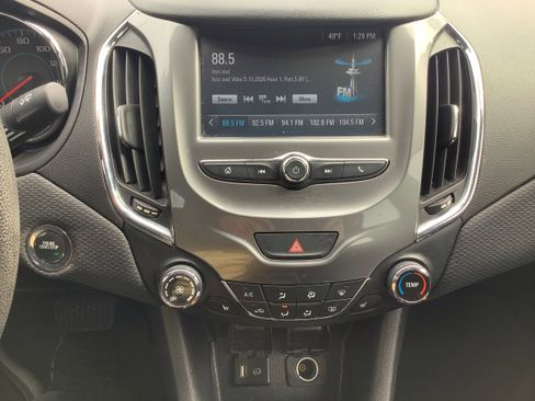 Used 2017 Chevrolet Cruze LT w/ Convenience Package FWD image 18