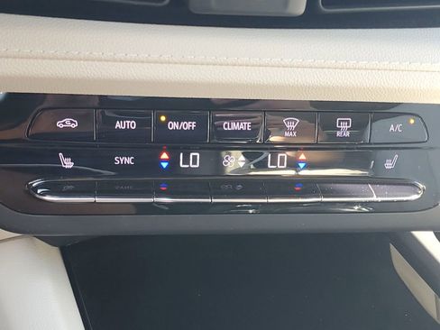 Used 2022 Buick Envision Essence w/ Technology Package I AWD/4WD image 28