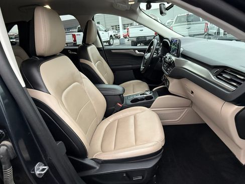 Used 2022 Ford Escape Titanium FWD image 17