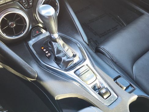 Used 2020 Chevrolet Camaro LT w/ RS Package image 29