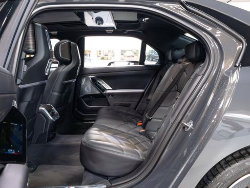 Used 2023 BMW 760i xDrive image 11