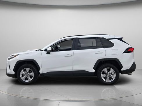 Used 2025 Toyota RAV4 XLE AWD/4WD image 5