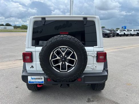 Used 2025 Jeep Wrangler Unlimited Rubicon w/ Convenience Group AWD/4WD image 5