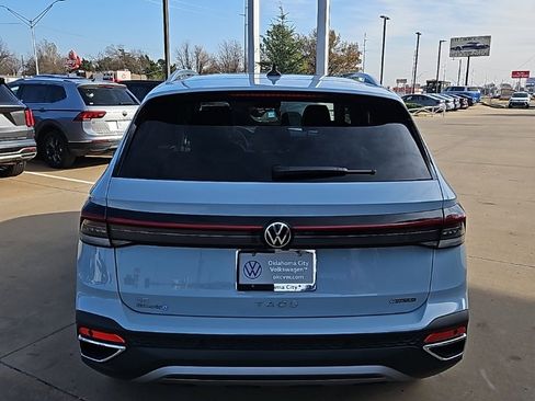 New 2026 Volkswagen Taos SE image 6
