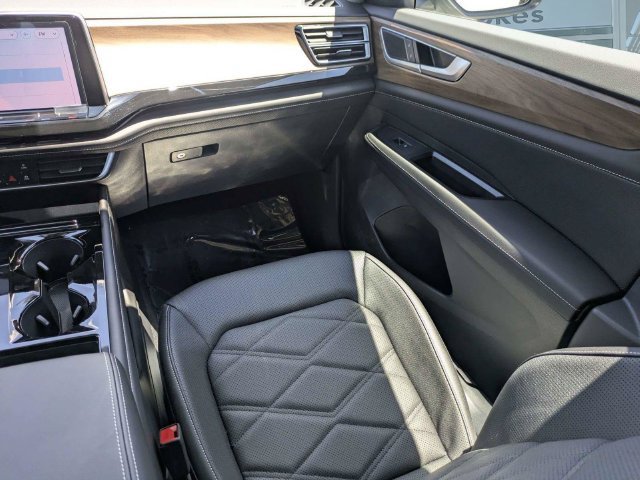 New 2026 Volkswagen Atlas SE FWD image 18