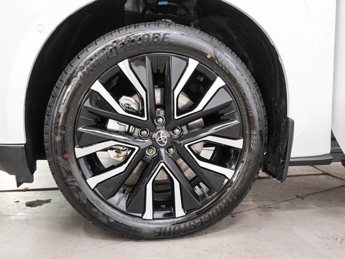 Certified 2026 Toyota bZ AWD/4WD image 31