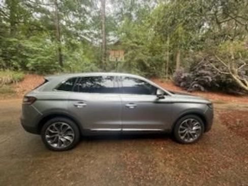 Used 2023 Lincoln Nautilus Reserve w/ Equipment Group 201A AWD/4WD image 2