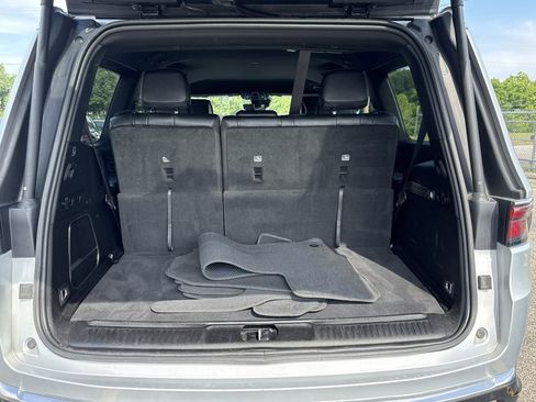 Certified 2024 Jeep Wagoneer Series II w/ Flexible Seating Group RWD image 9