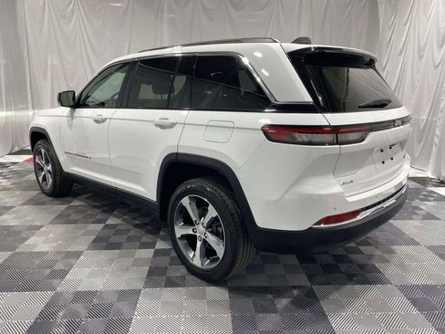 Used 2023 Jeep Grand Cherokee Limited AWD/4WD image 2