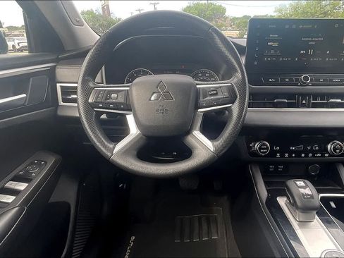 Used 2025 Mitsubishi Outlander ES AWD/4WD image 14
