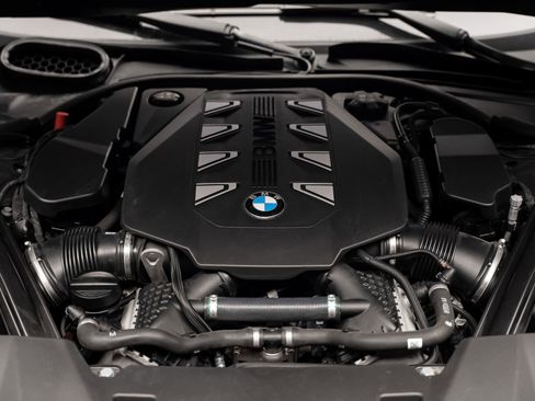 Used 2023 BMW 760i xDrive w/ Executive Package image 76