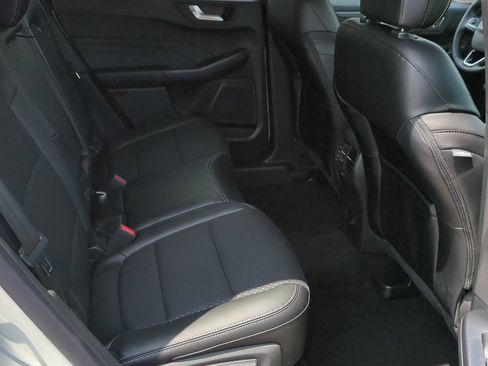 New 2025 Ford Escape SE FWD image 17